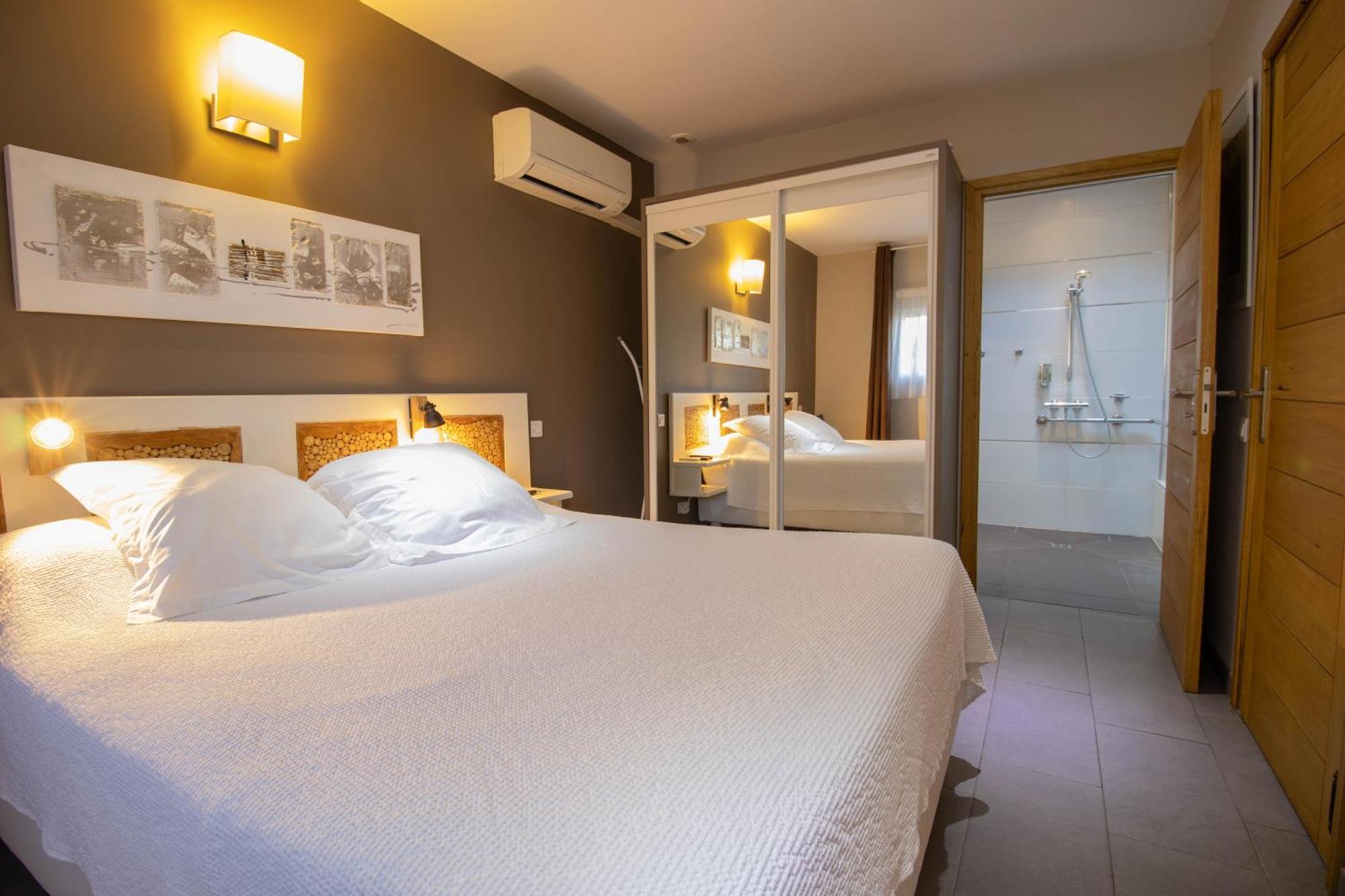 Athena Motel Saint Aygulf Eksteriør billede