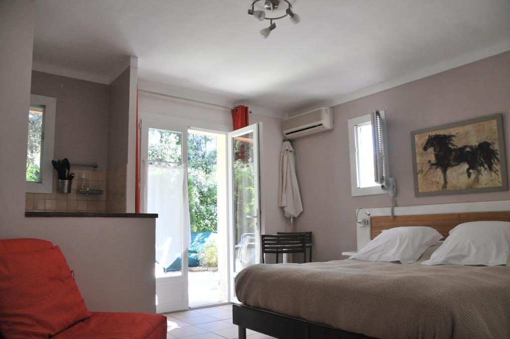 Athena Motel Saint Aygulf Eksteriør billede