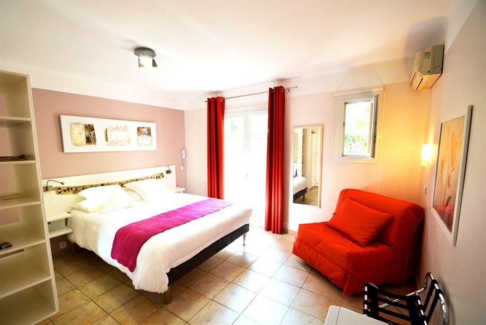 Athena Motel Saint Aygulf Eksteriør billede